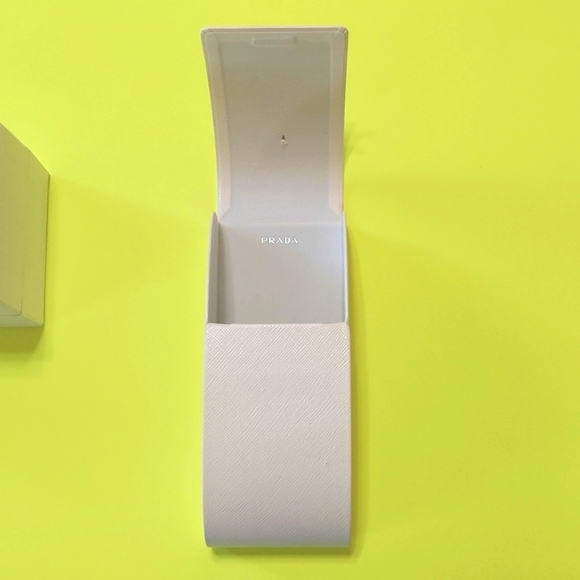 Prada NWOT Off White Sunglass Case With Box And Cloth - Picture 3 of 7